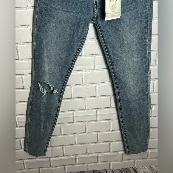PISTOLA Audrey Women's mid rise Light Blue distressed skinny Jeans/size 26 - Picture 4 of 15